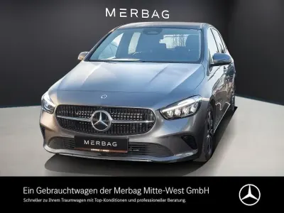 Gebraucht Mercedes B180 136 PS (100 kW) 2025 Metalliclack mountaingrau Van / Kleinbus