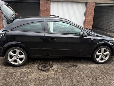 Usata Opel Astra GTC 118 CV (86 kW) 2005 Nero Utilitaria