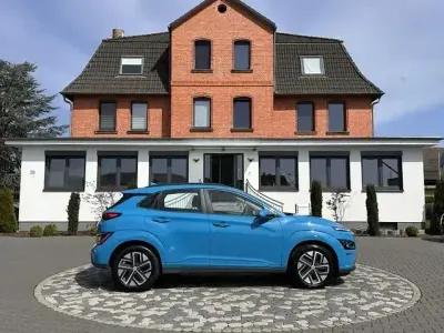 Usata Hyundai Kona Select 100 kW (136 CV) 2023 Blu SUV