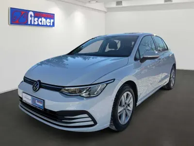 Gebraucht VW Golf VIII Life 131 PS (96 kW) 2020 Weiß Limousine