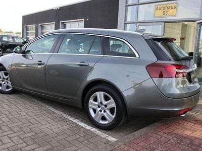 Usado Opel Insignia Innovation 170 HP (125 kW) 2017 Cinzento Carrinha