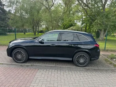Gebraucht Mercedes GLC300e 333 PS (244 kW) 2023 Schwarz SUV