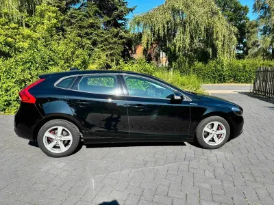Gebraucht Volvo V40 You! 120 PS (88 kW) 2014 Schwarz Limousine