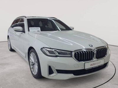Mineralweiß metallic Gebraucht 2021 BMW 530e Luxury Line Kombi | 22.490 € (Guter Preis)