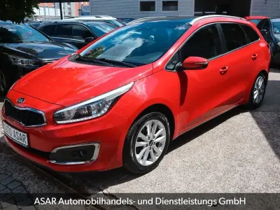 Gebraucht Kia Ceed Spirit 136 PS (100 kW) 2015 Rot Kleinwagen