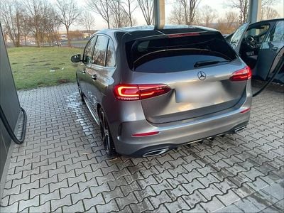 Gebraucht Mercedes B200 AMG line 150 PS (110 kW) 2019 Grau Van / Kleinbus
