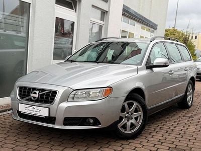 Silber Gebraucht 2009 Volvo V70 Kombi | 2.500 €