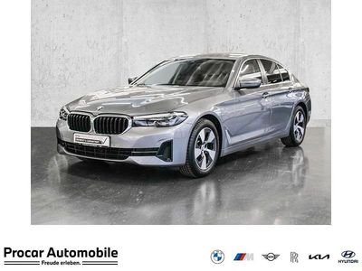 Grau Gebraucht 2023 BMW 520 Limousine | 35.850 € (Guter Preis)