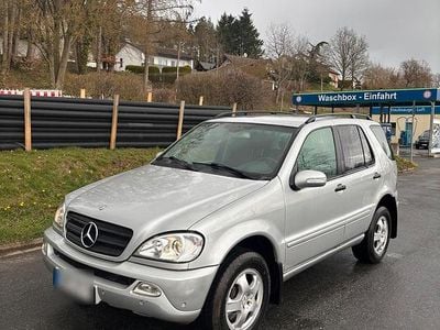 Gebraucht Mercedes ML270 163 PS (119 kW) 2003 Silber SUV