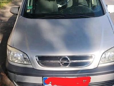 Grau Gebraucht 2003 Opel Zafira Van / Kleinbus | 1.600 €