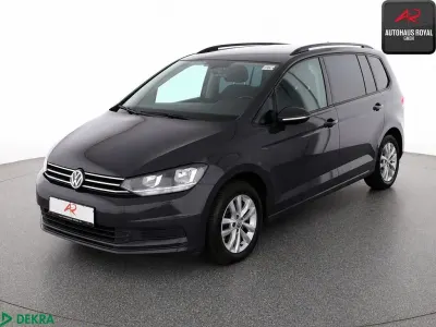 Gebraucht VW Touran Comfortline 150 PS (110 kW) 2019 Grau Van / Kleinbus