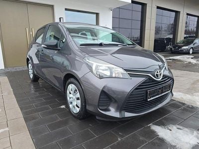 Grau Gebraucht 2016 Toyota Yaris Basis Limousine | 8.990 € (Fairer Preis)