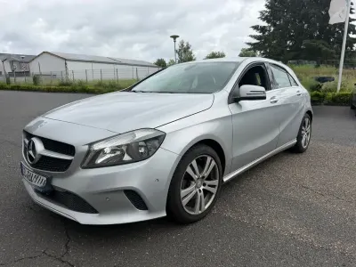 Gebraucht Mercedes A200 Urban 136 PS (100 kW) 2015 Polarsilber  metalliclack Limousine