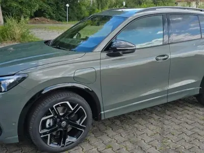 Gebraucht VW Tiguan R-line 204 PS (150 kW) 2025 Grün SUV