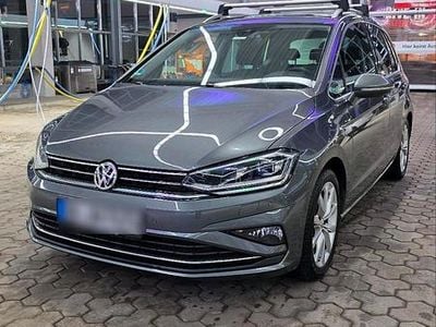 Grau Gebraucht 2018 VW Golf Sportsvan Highline Van / Kleinbus | 14.900 € (Etwas zu teuer)