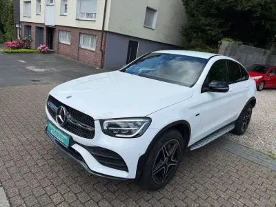 Gebraucht Mercedes GLC300e 211 PS (155 kW) 2020 Weiß Coupé