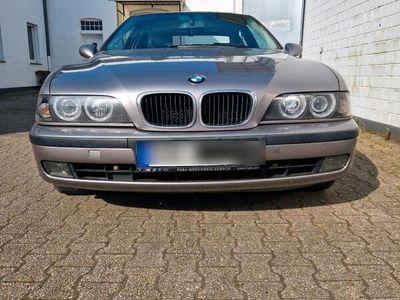 BMW 523