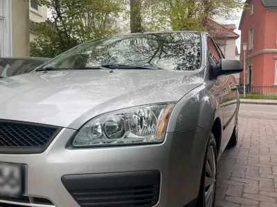 Gebraucht Ford Focus 125 PS (91 kW) 2009 Grau Limousine