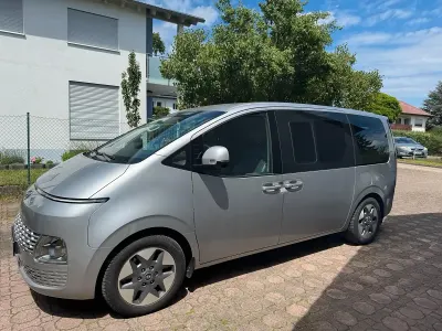 Gebraucht Hyundai Staria Prime 177 PS (130 kW) 2023 Silber Van / Kleinbus