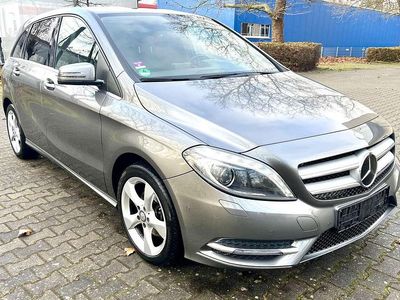 Gebraucht Mercedes B200 136 PS (100 kW) 2014 Mountaingrau Kleinwagen