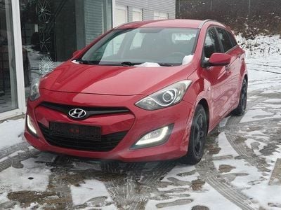 Gebraucht Hyundai i30 Classic 90 PS (66 kW) 2013 Rot Kombi