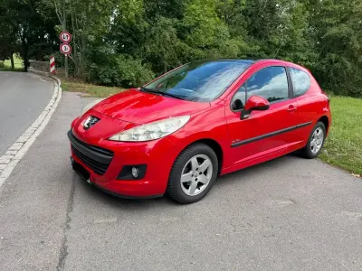 Gebraucht Peugeot 207 73 PS (53 kW) 2011 Rot Limousine