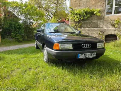 Używany Audi 80 Comfort 90 KM (66 kW) 1991 Niebieski Sedan/Limuzyna