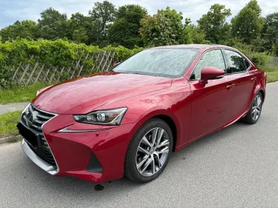 Gebraucht Lexus IS300h Luxury Line 223 PS (164 kW) 2017 Rot Limousine