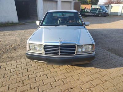 Usata Mercedes 190 122 CV (89 kW) 1988 Argento Berlina