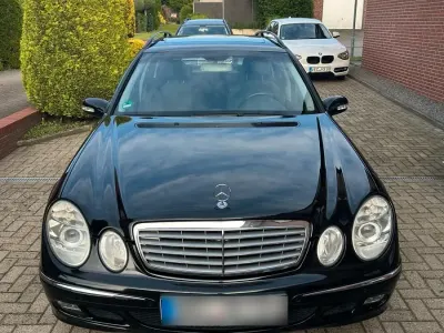 Gebraucht Mercedes E220 Elegance 150 PS (110 kW) 2004 Schwarz Kombi