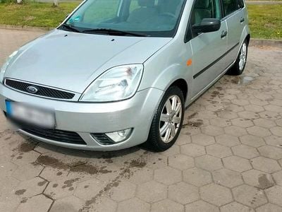 Gebraucht Ford Fiesta 80 PS (58 kW) 2003 Silber Kleinwagen