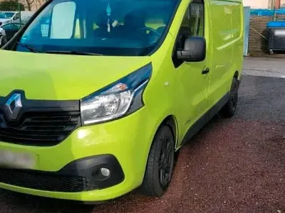 Gebraucht Renault Trafic 115 PS (84 kW) 2015 Grün Van / Kleinbus