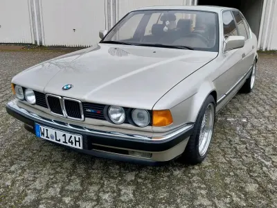 Gebraucht BMW 735 211 PS (155 kW) 1987 Gold Limousine