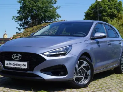 Neu Hyundai i30 120 PS (88 kW) 2026 Meta blue Limousine