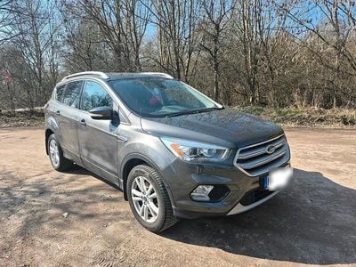 Gebraucht Ford Kuga 150 PS (110 kW) 2017 Grau SUV