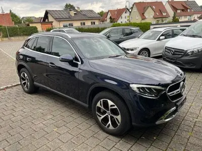 Second-hand Mercedes GLC300e Avantgarde 313 CP (230 kW) 2023 Albastru SUV