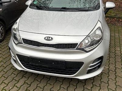 Gebraucht Kia Rio DREAM-TEAM Edition 109 PS (80 kW) 2016 Silber Kleinwagen