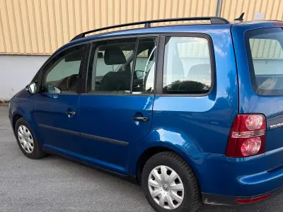 Gebraucht VW Touran 109 PS (80 kW) 2009 Blau Van / Kleinbus