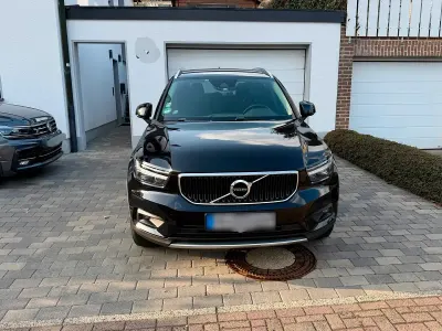 Gebraucht Volvo XC40 Momentum 129 PS (94 kW) 2021 Schwarz SUV