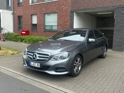 Gebraucht Mercedes E220 Avantgarde 170 PS (125 kW) 2017 Grau Limousine