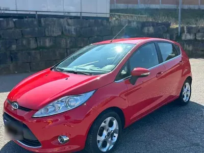 Gebraucht Ford Fiesta Trend 60 PS (44 kW) 2009 Rot Limousine
