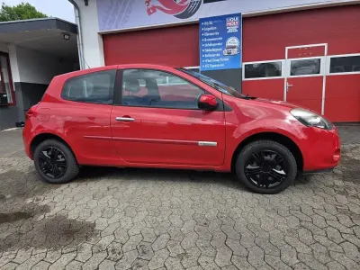 Gebraucht Renault Clio II Dynamique 75 PS (55 kW) 2010 Rot Limousine