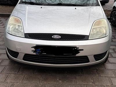 Gebraucht Ford Fiesta 70 PS (51 kW) 2005 Silber Kleinwagen