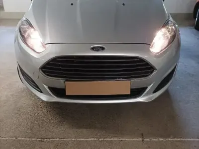 Gebraucht Ford Fiesta Trend 60 PS (44 kW) 2013 Silber Kleinwagen
