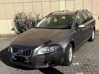 Gebraucht Volvo V70 Momentum 175 PS (128 kW) 2010 Grau Kombi