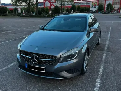 Gebraucht Mercedes A200 Urban 136 PS (100 kW) 2012 Grau Kleinwagen