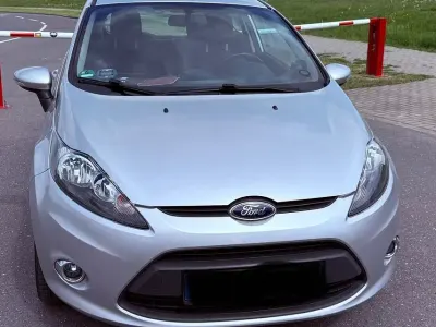 Gebraucht Ford Fiesta Champions Edition 60 PS (44 kW) 2012 Silber Limousine