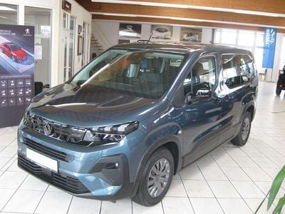 Neu Peugeot Rifter Allure 131 PS (96 kW) 2025 Blau Van / Kleinbus