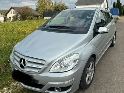 Gebraucht Mercedes B180 116 PS (85 kW) 2010 Silber Van / Kleinbus