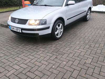 Silber Gebraucht 2000 VW Passat Limousine | 2.450 € (Fairer Preis)